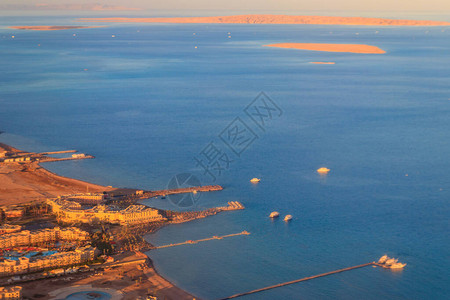埃及红海和赫哈达市的空中观察图片