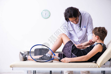 男孩网球运动员访问青年医图片