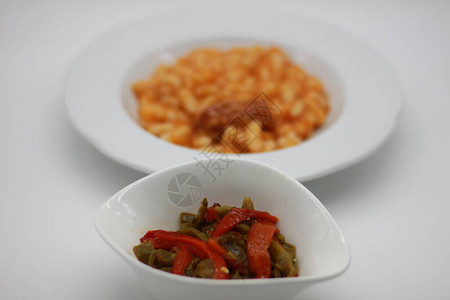 白豆和烤辣椒图片