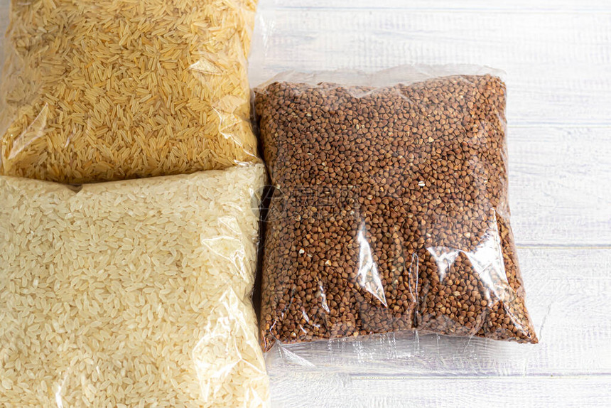检疫食品援助谷物和香料荞麦大米芝麻亚麻和奇亚籽未来的粮食储备在浅色背景图片
