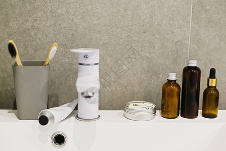 现代浴室白色水槽补品零废物概念不含塑料可持图片