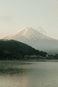 富士山景和川口子湖的风景图片