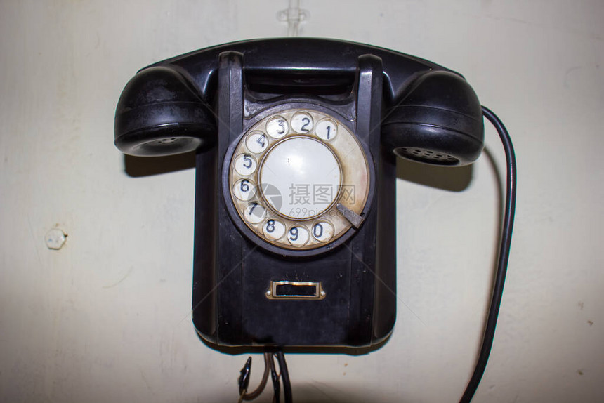 老式黑色电话老式电话白色背景上的图片