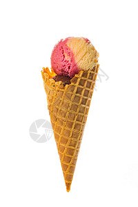 草莓香蕉水果冰淇淋在白色背景上孤立的华夫饼盒里有图片