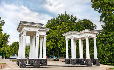 俄罗斯奥廖尔城市公园的入口图片