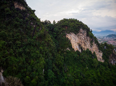 霹雳州淡汶山和鸟瞰图图片