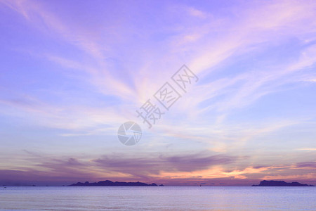 夏季海景甜蜜紫红海图片