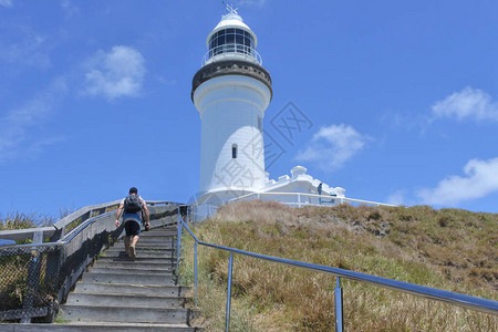 一名游客前往澳大利亚新南威尔士拜伦湾灯图片