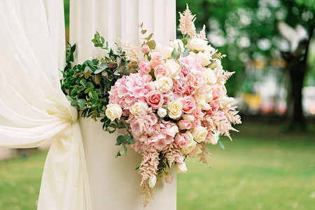 婚礼仪式装饰花柱的装饰节日装饰图片