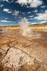 巨大的热间歇泉玻利维亚萨哈马公园的温泉和间歇泉南美洲玻利维亚萨哈马间歇泉谷地热活动图片