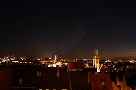 纽伦堡市的夜景图片