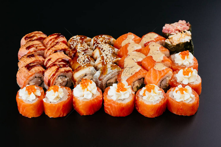 彩色不同的寿司卷图片