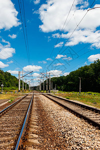 农村地区和蓝色天空的景象铁路图片