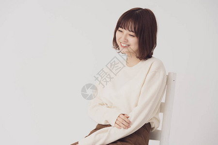 一位亚洲日语年轻女在室图片