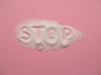 在粉红色的背景顶视图上停止糖尿病和过量糖摄入的概念医疗保健图片