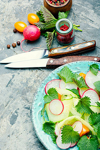 蔬菜健康沙拉盘子上织物健康食品概图片