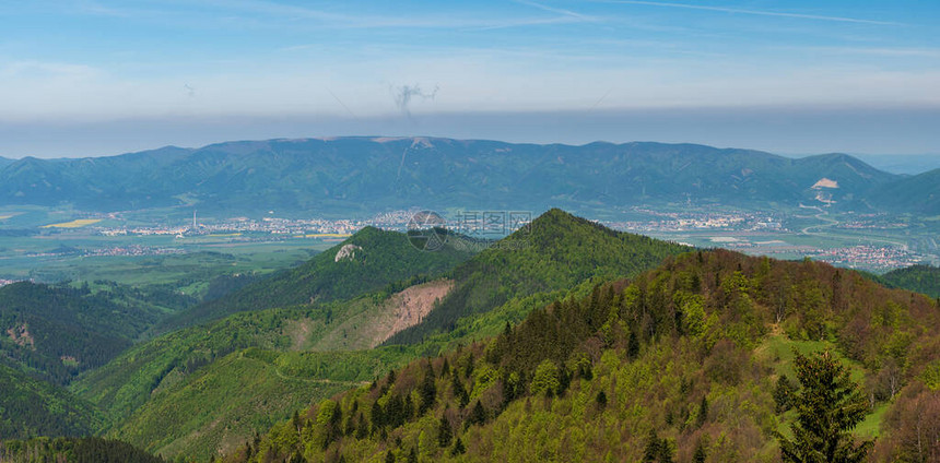 LucanskaMalaFatra和Turiec河谷与MartinVrutky城镇从斯洛伐克Velka山的KlakKoskaro图片