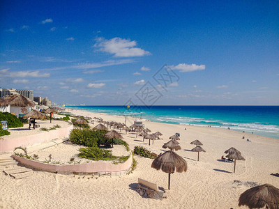 受欢迎的海滩PlayaDelfines坎昆美丽的海滩图片