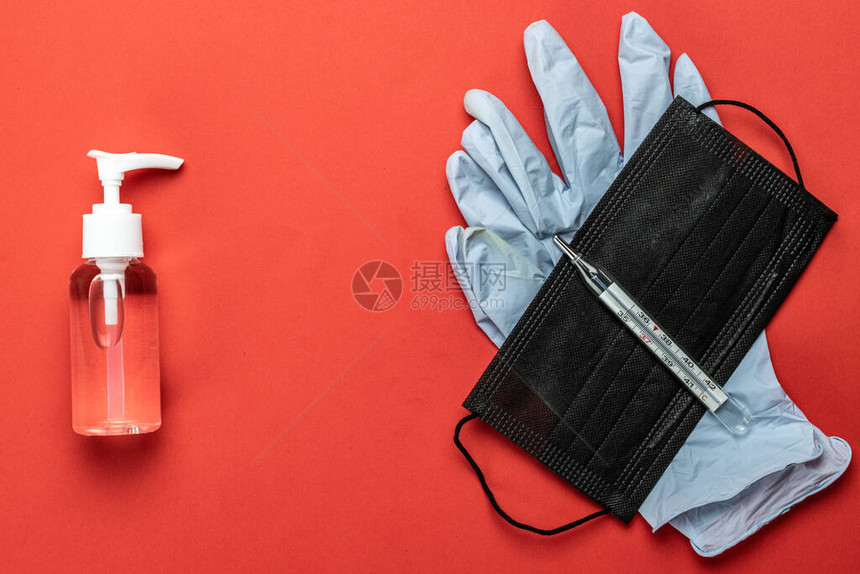 防护红色背景的医用外科口罩消毒凝胶温度计和实验室手套风险冠状COVID19大流行概念医图片