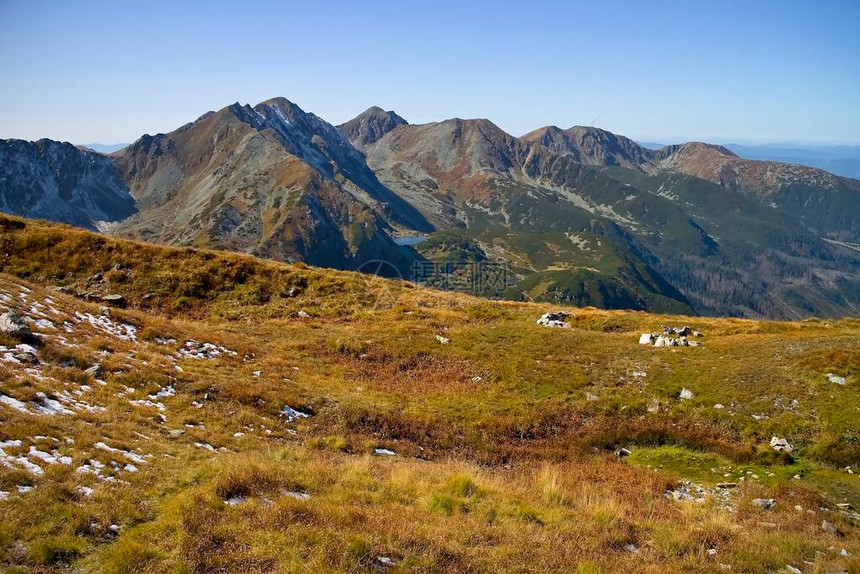 Rohace是西塔特拉山脉的一个地貌部分山脉的雄伟山峰TriKopyHrubaKopaBanikovPachola和S图片