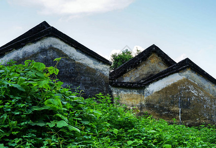 广东省英德传统建筑风格的旧古老废弃村广图片