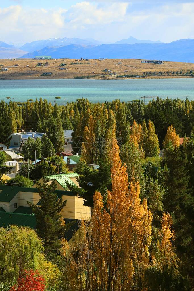 阿根廷南美洲巴塔哥尼亚的阿根廷湖泊市ElCalafate镇秋天观图片
