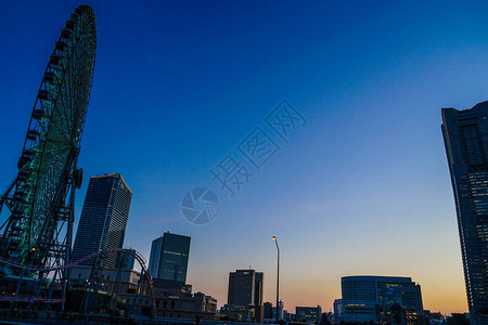城市和日落的横滨图片