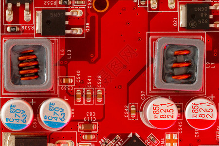 从上方看电子元件的红色电子印刷电路板图片