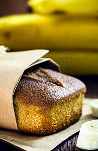 不含乳糖或动物产品的自制素食面包香蕉味包装好的面包图片