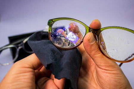 也称为镜片眼镜护目镜双筒望远镜或眼镜图片