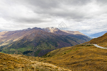 新西兰南岛皇后镇附近的山地全景图图片