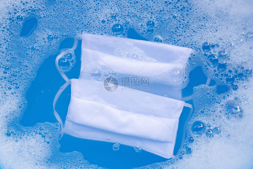 洗涤前浸泡在粉末清洁水溶解中卫生冠状Covid1图片