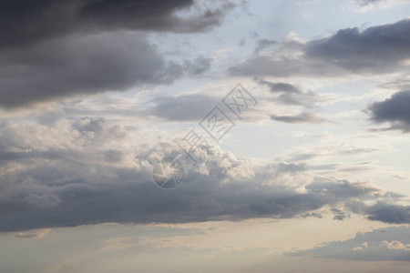 戏剧云秋天的空雨前的云图片