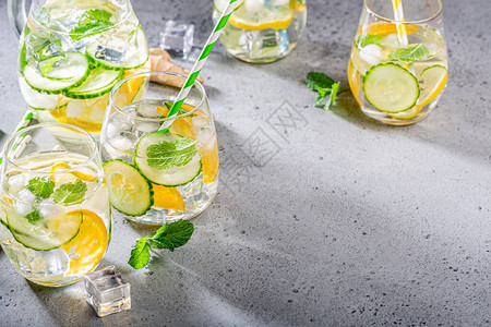 夏季健康柠檬汁柑橘灌水鸡尾酒或Mojitos图片