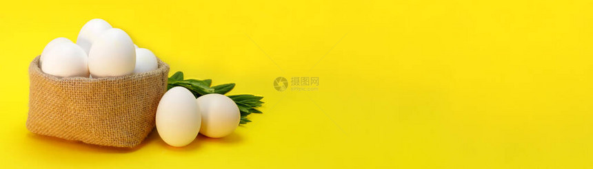 画布袋里的鸡蛋健康的食品和有机食品明亮的图片