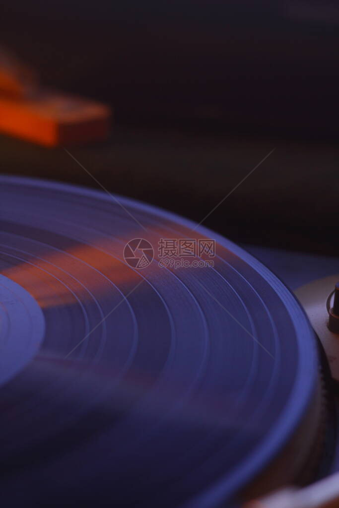 带有剪切路径的旧黑胶唱片带黑胶唱片播放顶视图的DJ转盘靠图片