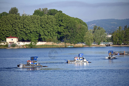 奥地利维也纳多瑙河上的两图片