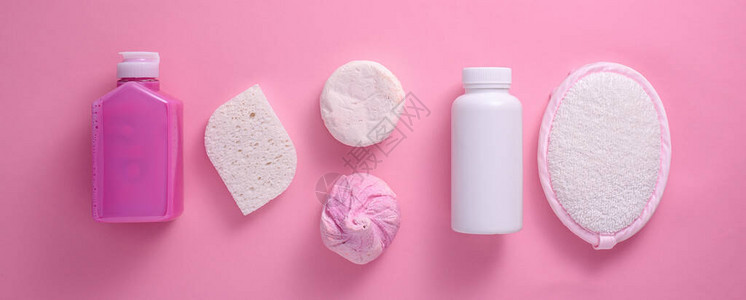 淋浴配件凝胶毛巾海绵粉红色背景上的肥皂图片