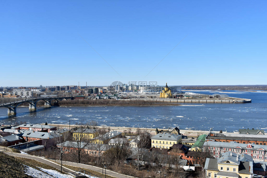 春天伏尔加河上的冰融化了下诺夫哥罗德图片