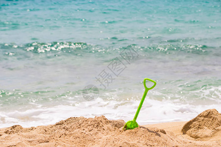 地中海的波浪和空沙滩图片