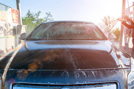 洗车用水肥皂洗车服务用泡沫手工清洁汽车图片
