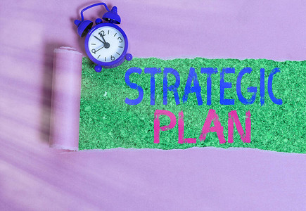 显示战略计划的书写笔记定义战略和决策过图片