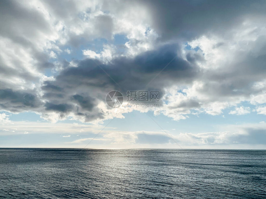 海地平线和天空的风景与云彩图片