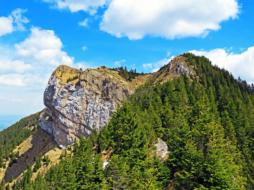 瑞士皮拉图斯山脉和埃门塔尔阿卑斯山的BlaueTosse高山峰图片