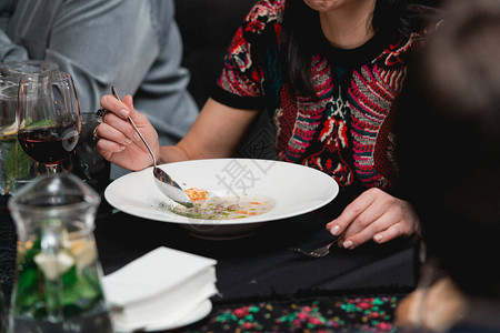 巴尔干烹饪传统菜土制羊肉夹奶油酱图片