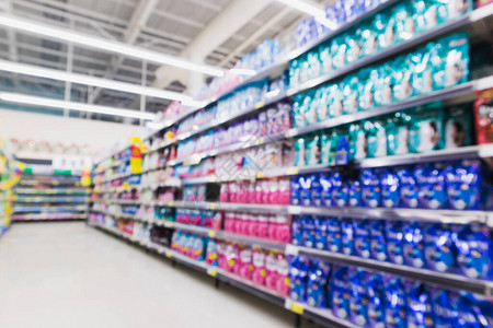 漂白剂织物软化器洗衣涤剂等杂货店超市货架上所有目的清洁工背景图片