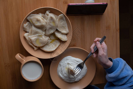 瓦列尼克斯拉夫食物乌克兰传统菜肴美食摄影面粉制图片