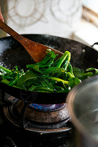 中华家庭厨房的炒蔬图片