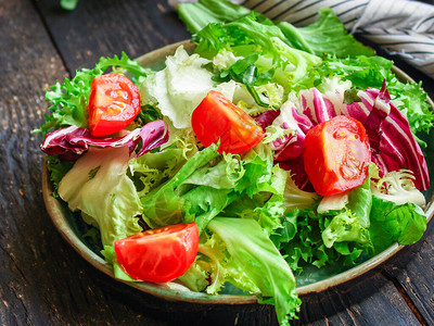 健康沙拉叶子混合沙拉图片