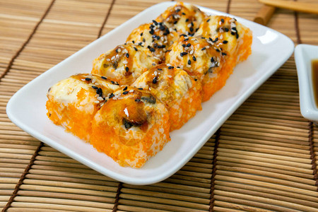 日本食品用餐厅交货双式寿司卷寿司卷和不成图片